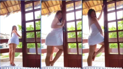 Luana Kazaki de Toalhinha showing off on the porch