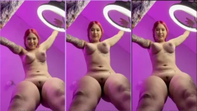 VALECTA put the camera on the floor and filmed the pussy