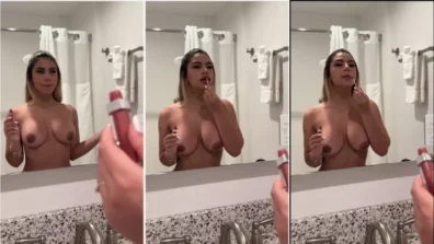 Leaked the naked Laura Vanegas in the bathroom