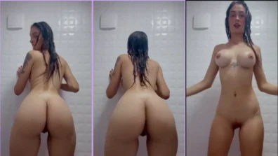 Sabrina Oliveira in the bath showing the naked ass